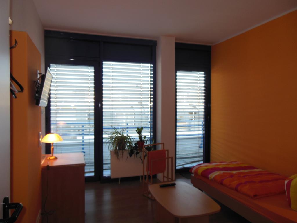 Lut10Her Sky-Fly Otel Leipzig Oda fotoğraf